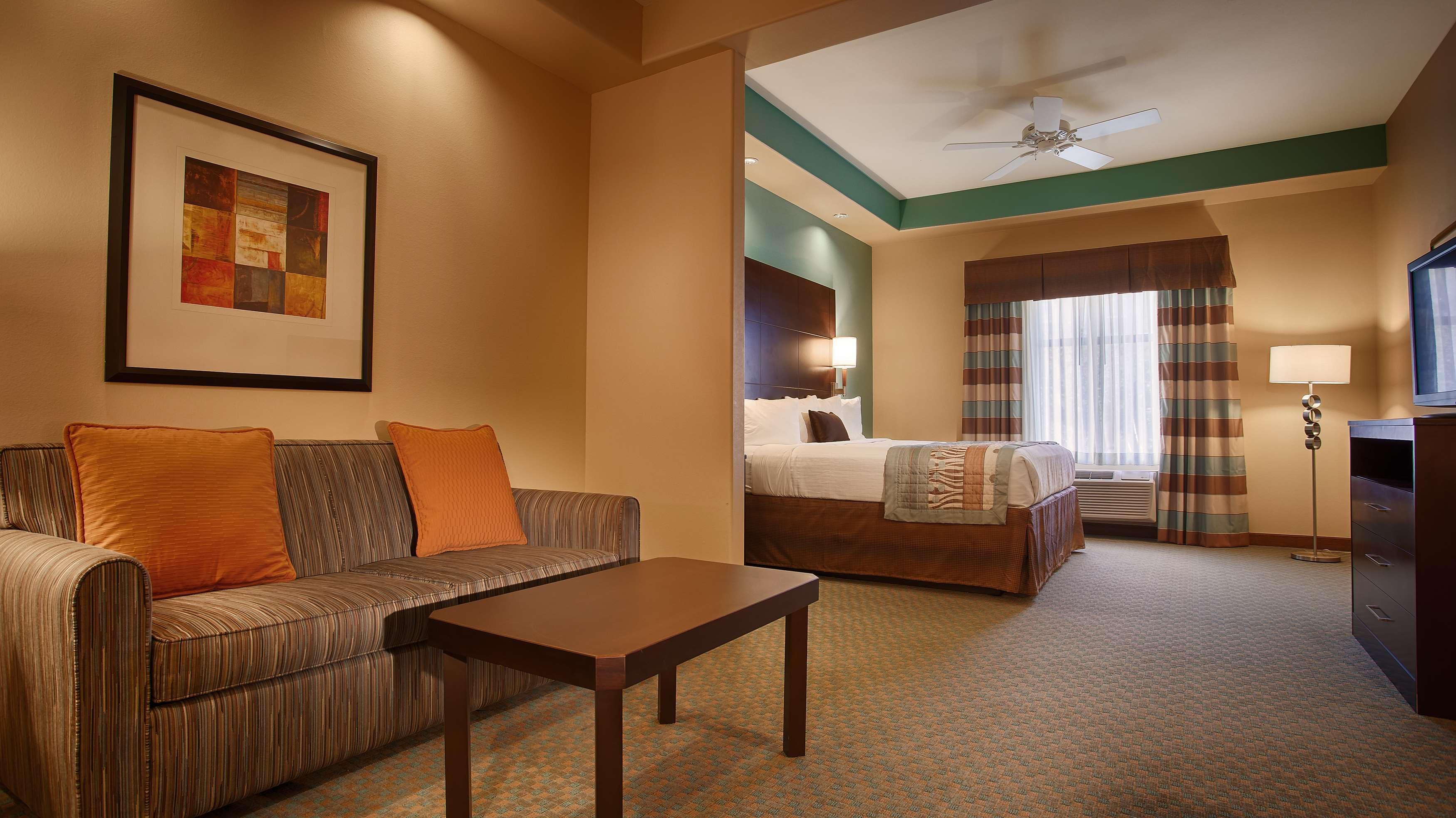 Best Western Plus Midland Suites Exterior photo