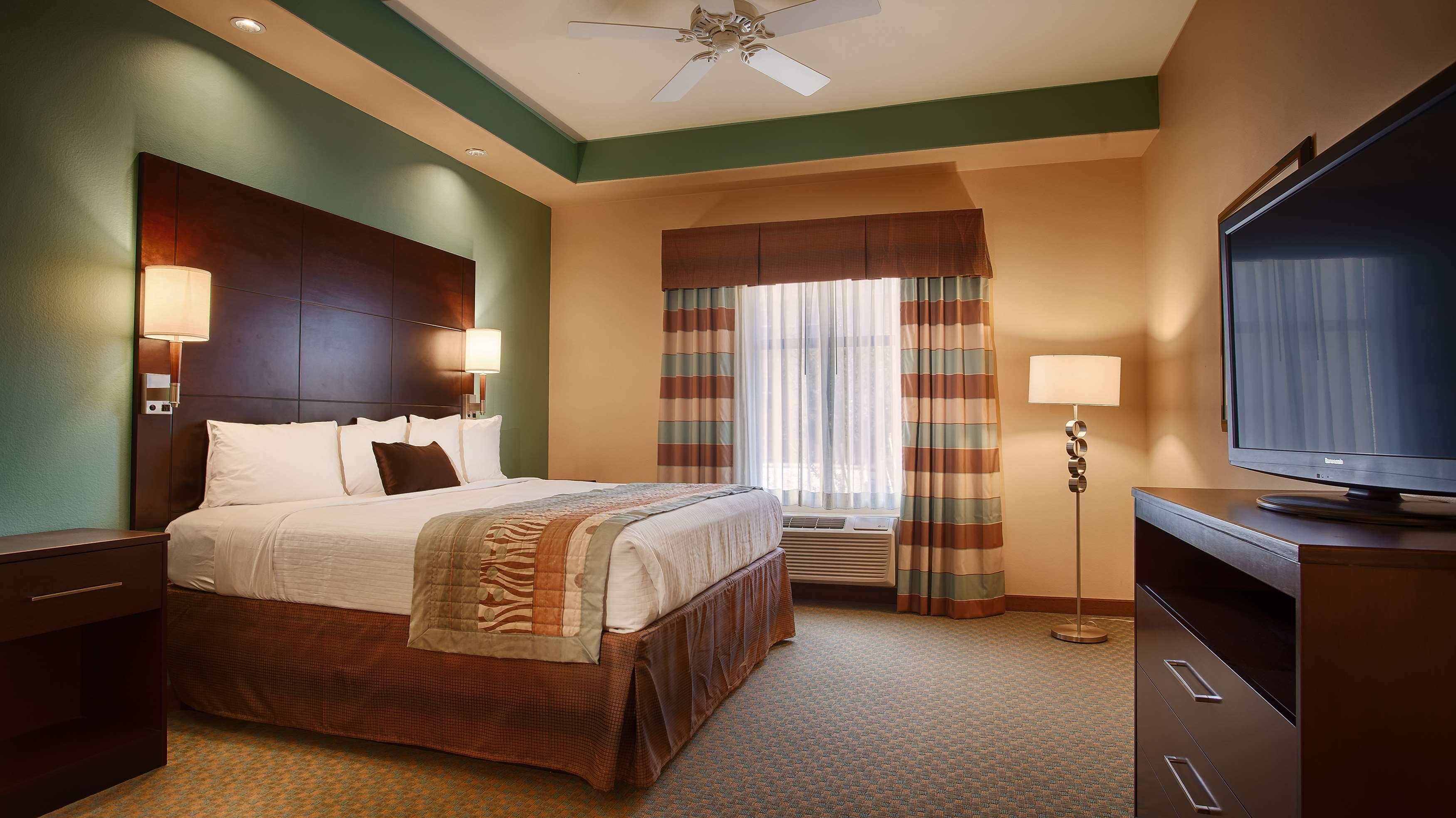Best Western Plus Midland Suites Exterior photo