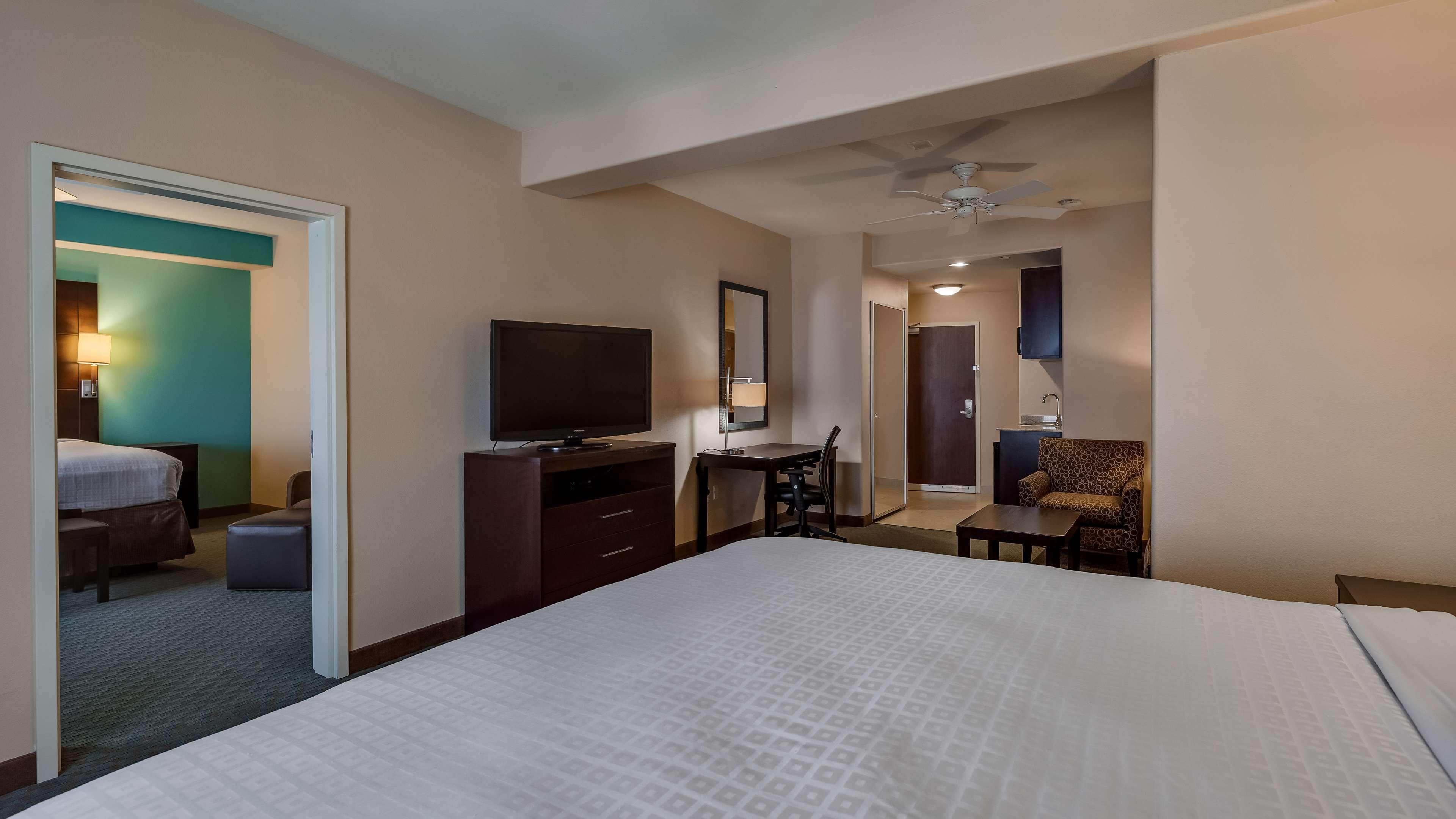 Best Western Plus Midland Suites Exterior photo