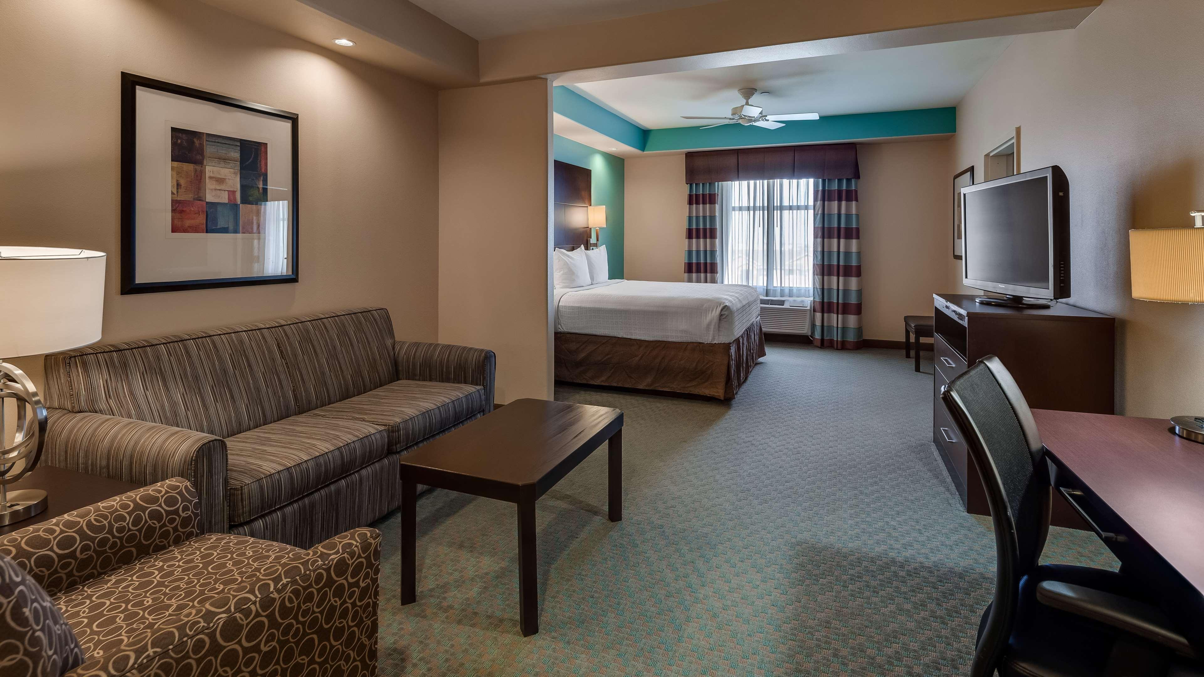 Best Western Plus Midland Suites Exterior photo