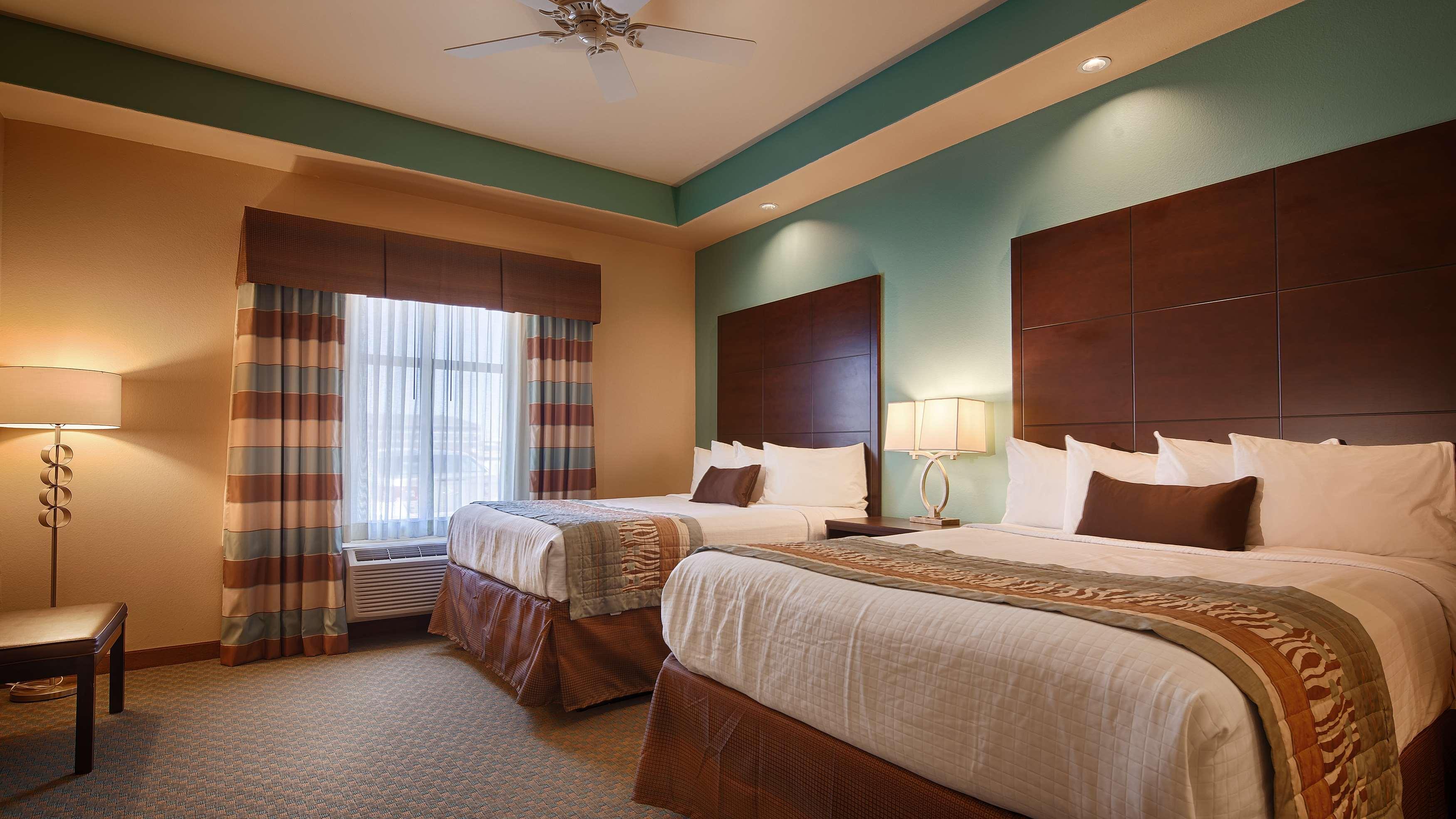 Best Western Plus Midland Suites Exterior photo