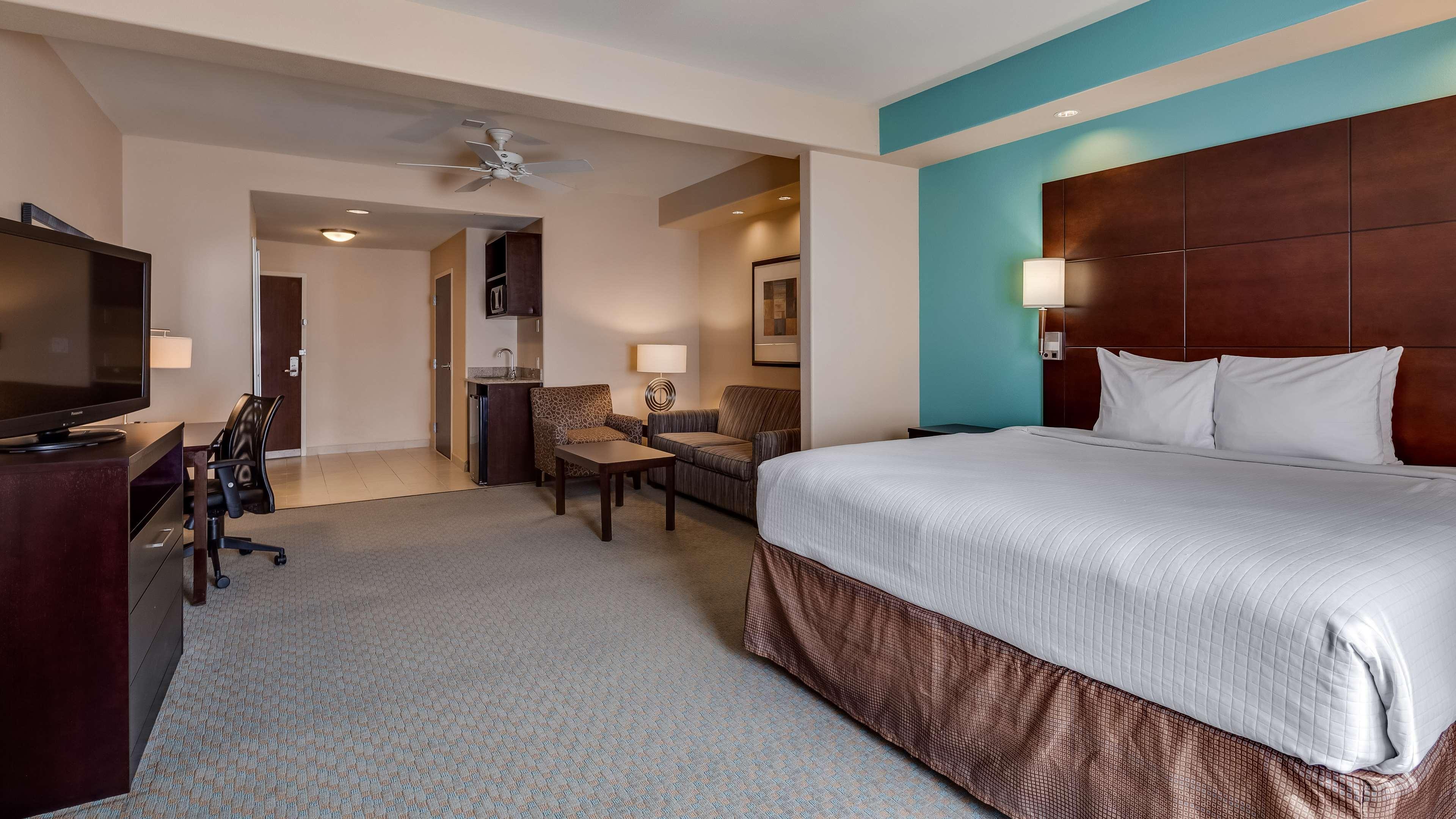 Best Western Plus Midland Suites Exterior photo