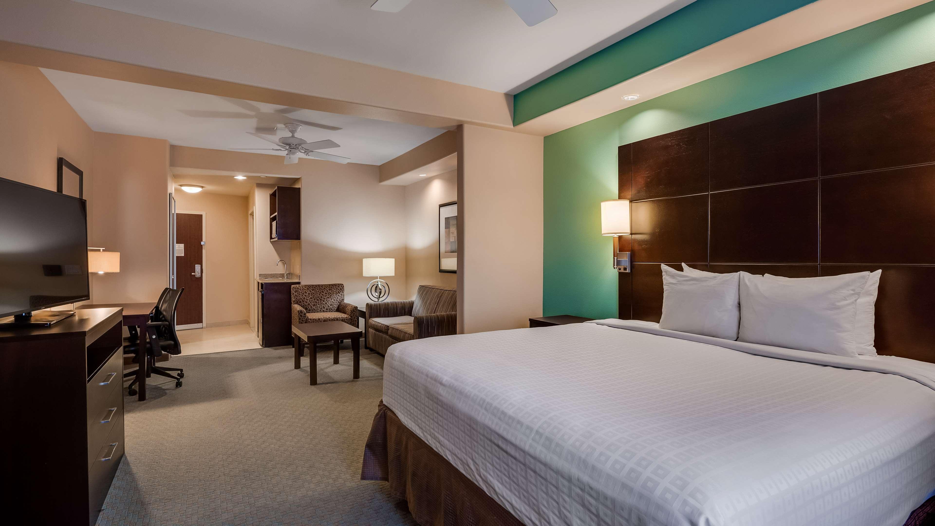 Best Western Plus Midland Suites Exterior photo
