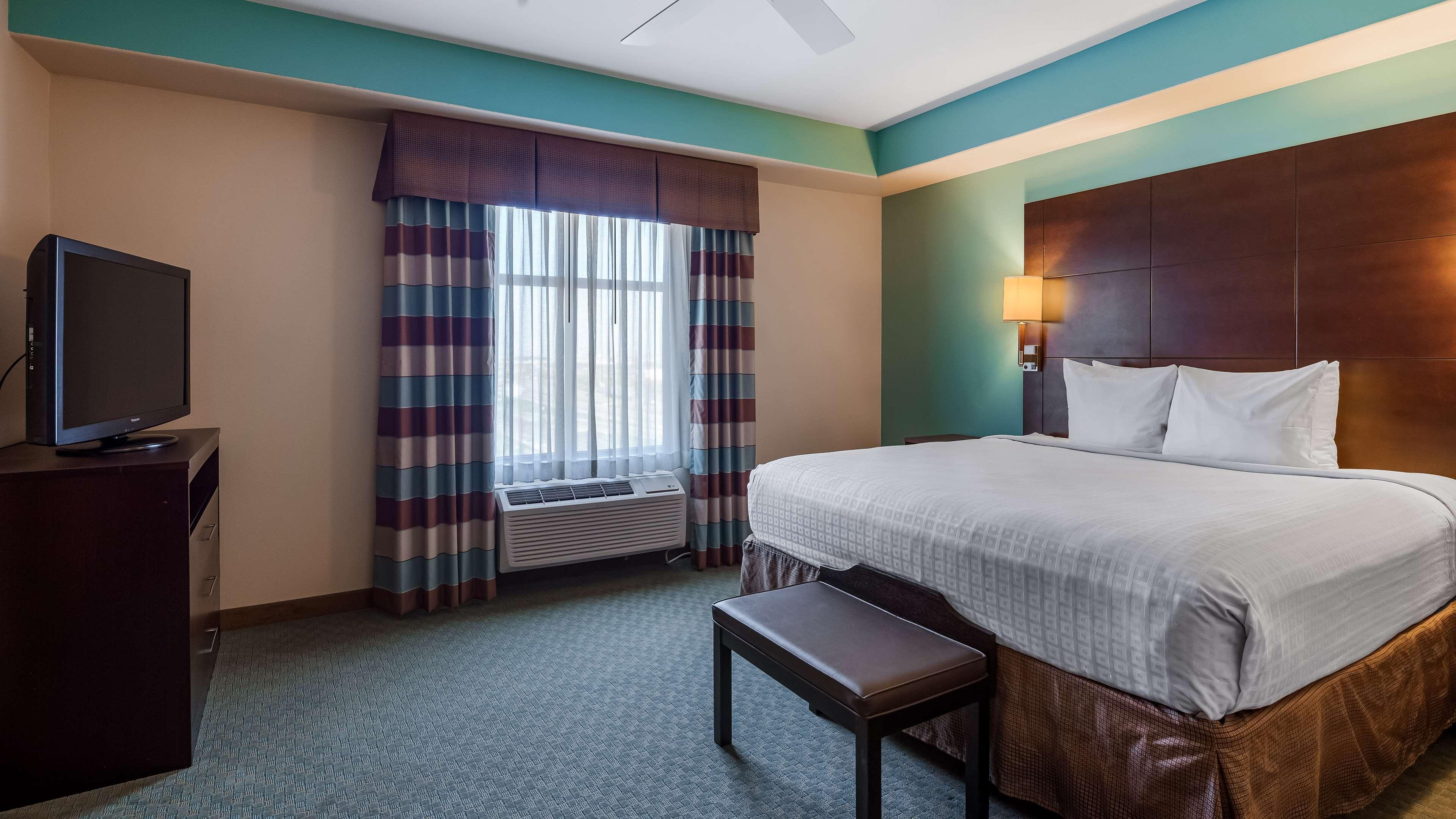 Best Western Plus Midland Suites Exterior photo