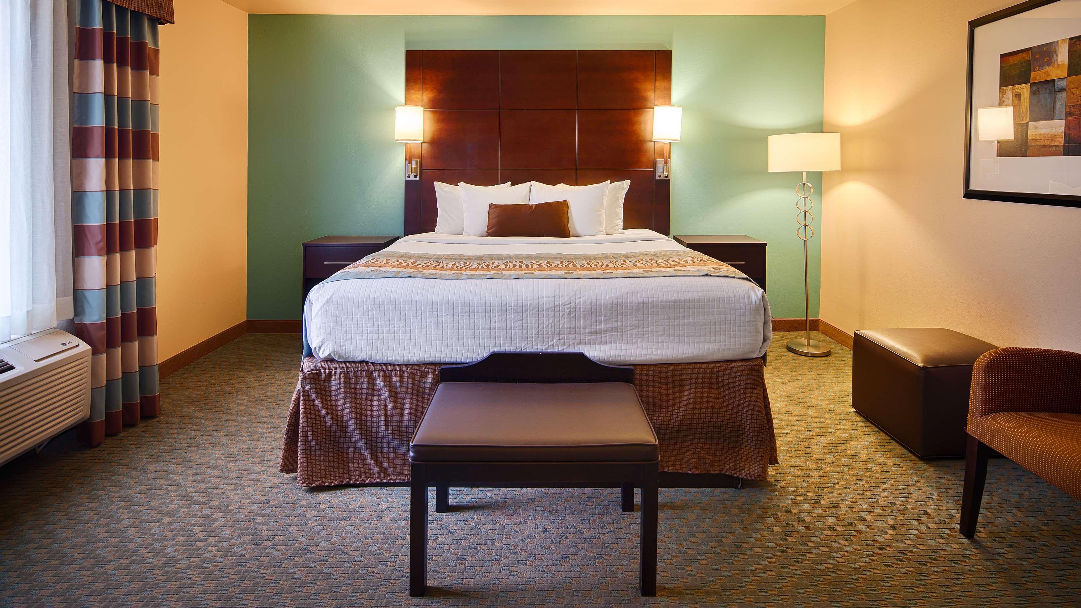 Best Western Plus Midland Suites Exterior photo