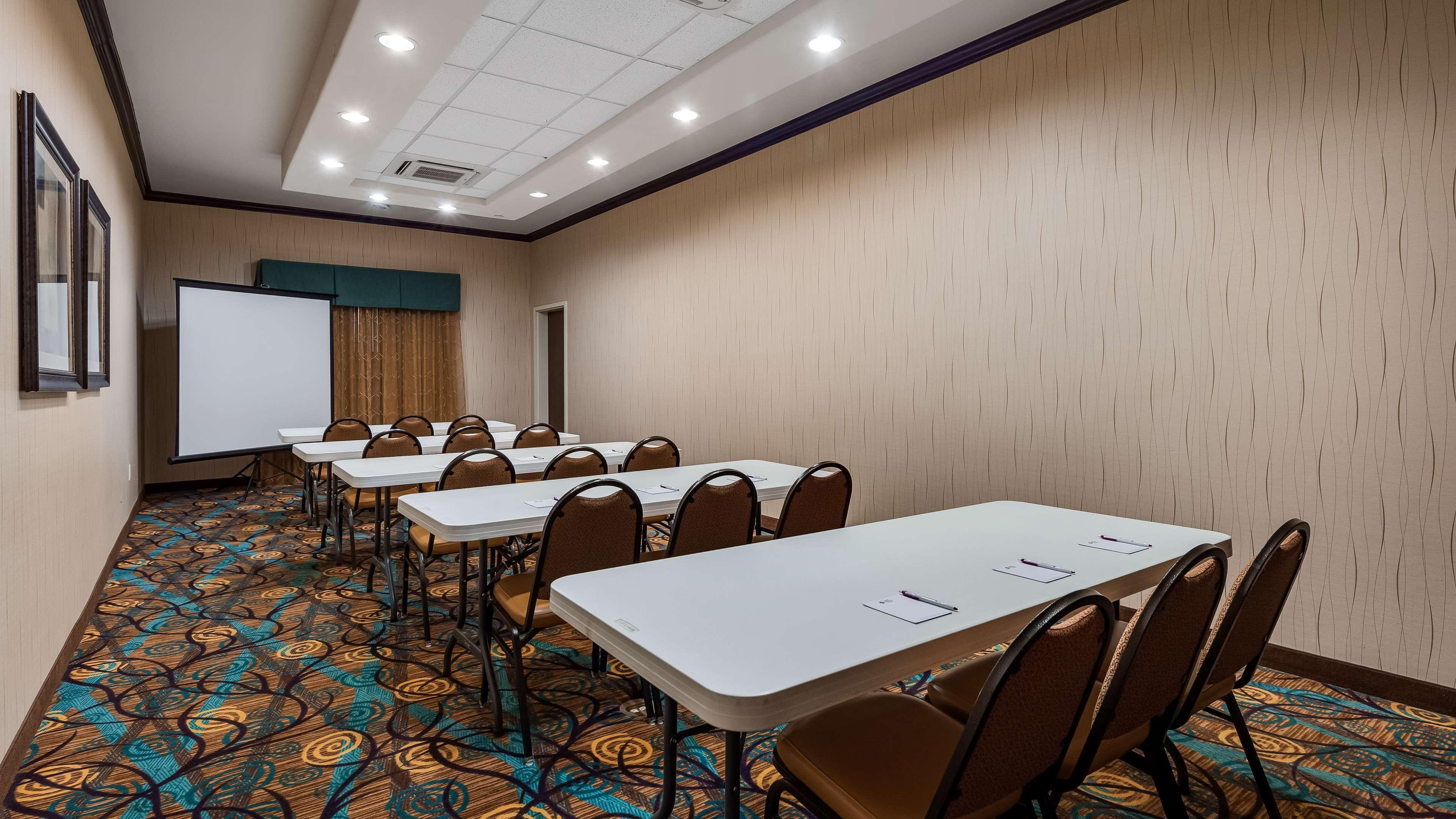Best Western Plus Midland Suites Exterior photo