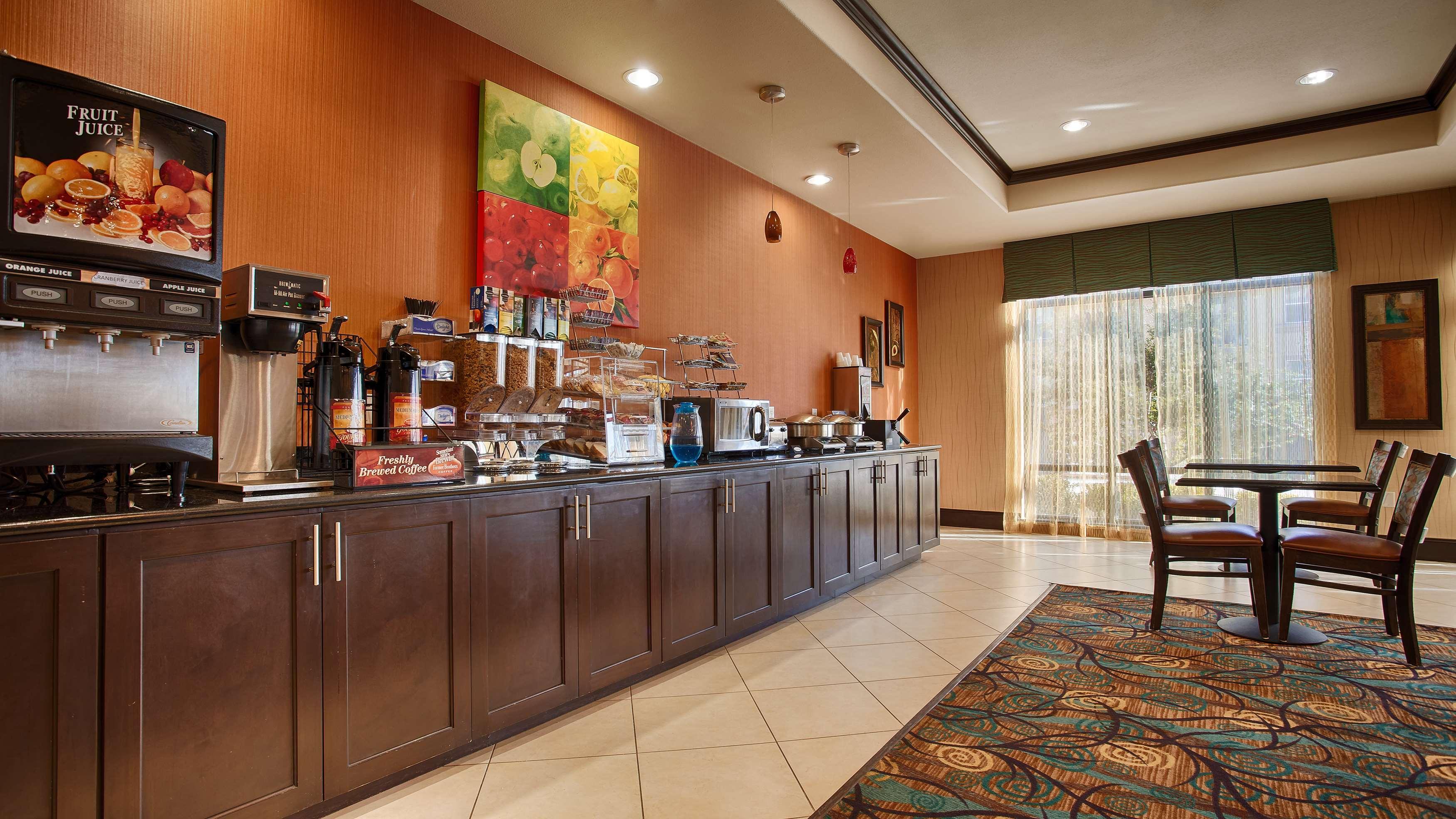 Best Western Plus Midland Suites Exterior photo