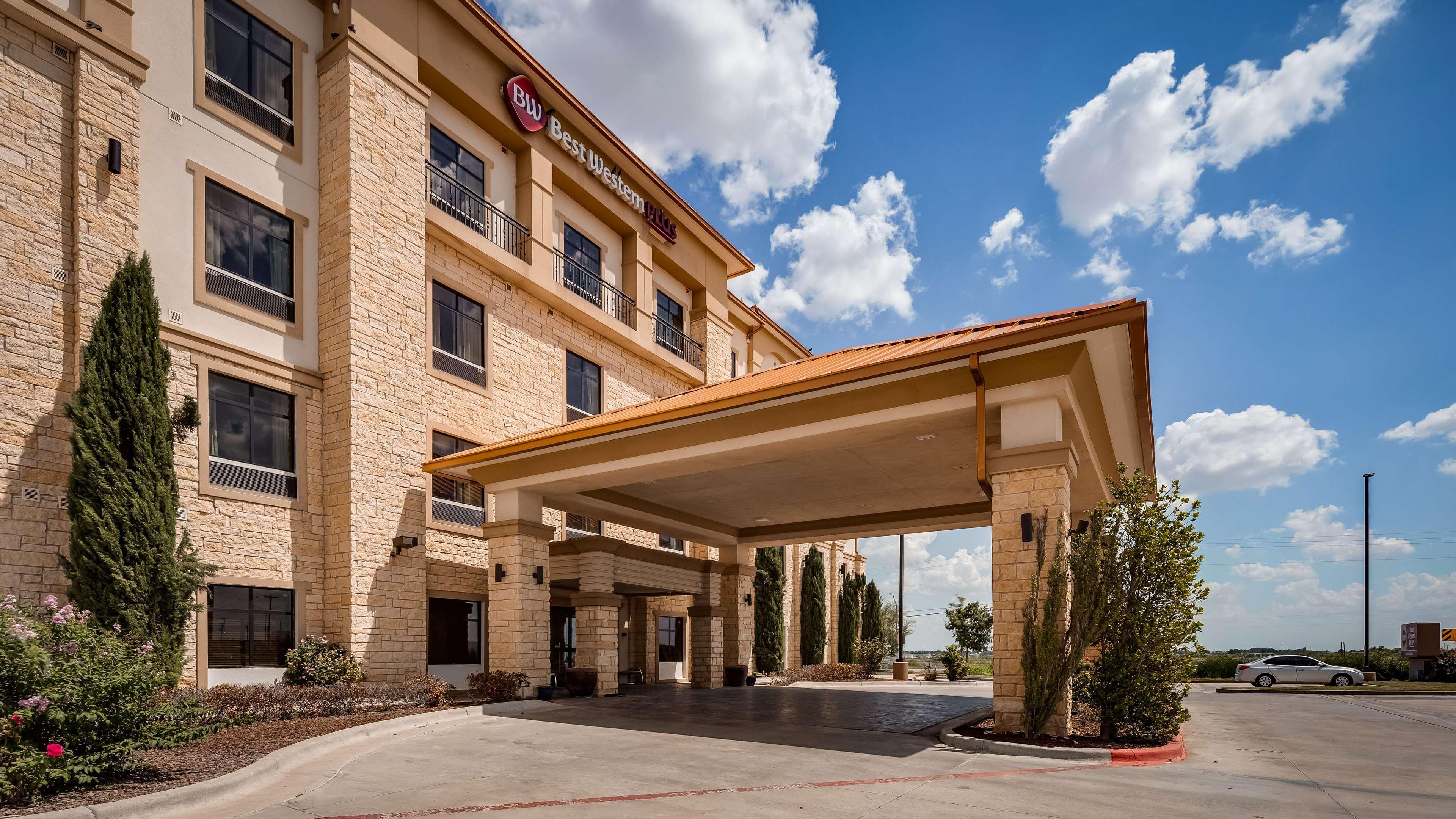 Best Western Plus Midland Suites Exterior photo