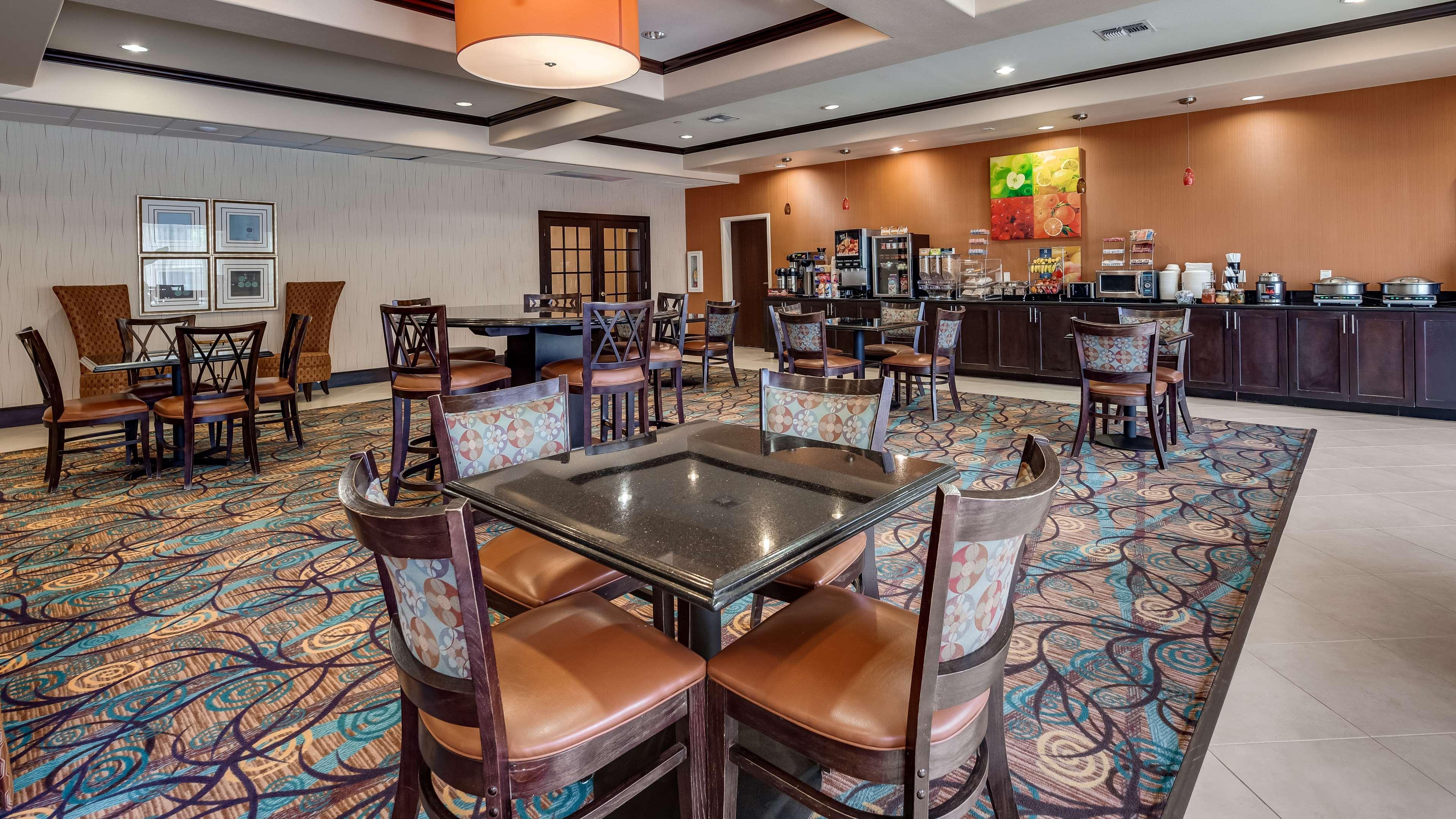 Best Western Plus Midland Suites Exterior photo
