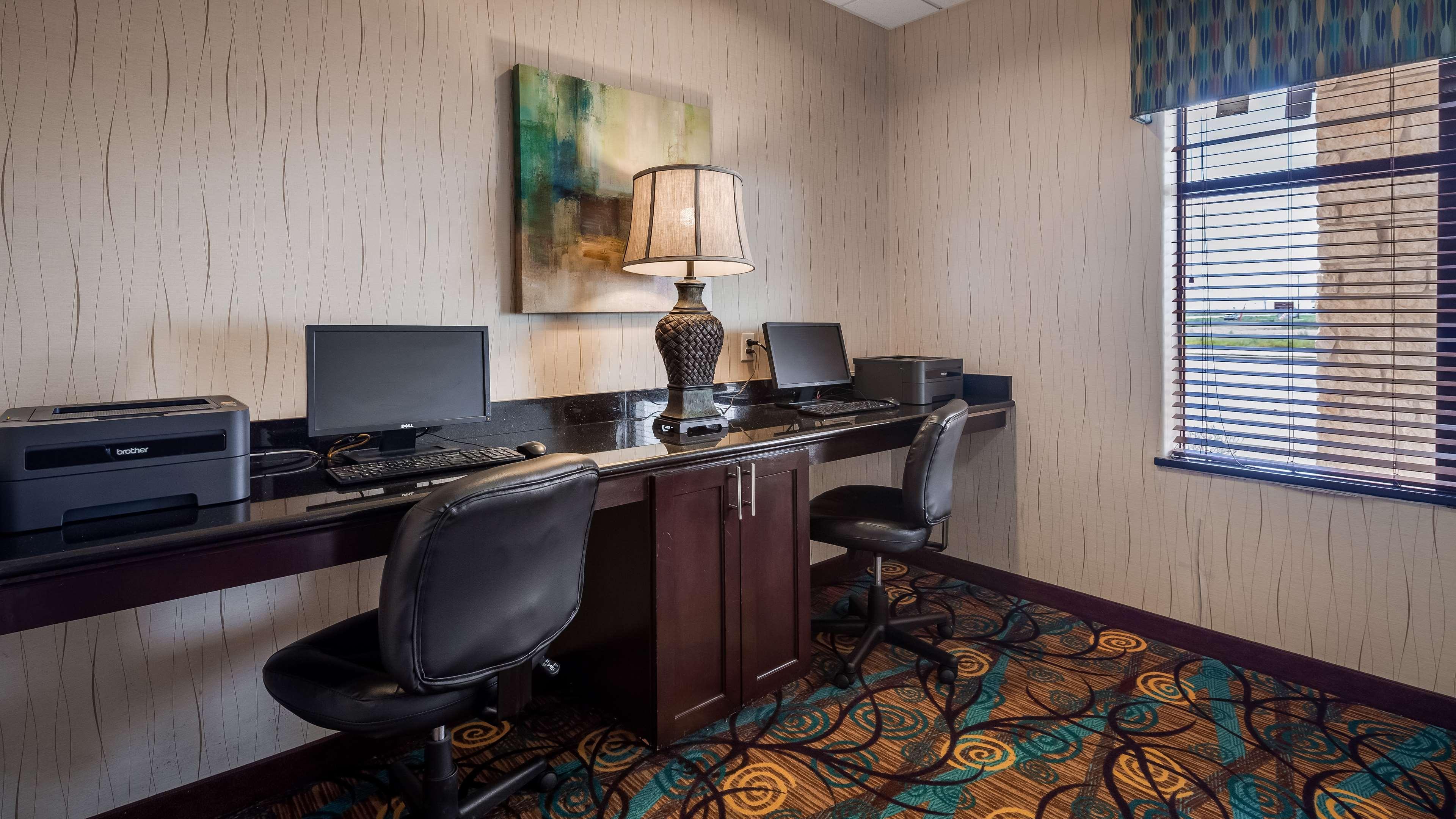Best Western Plus Midland Suites Exterior photo