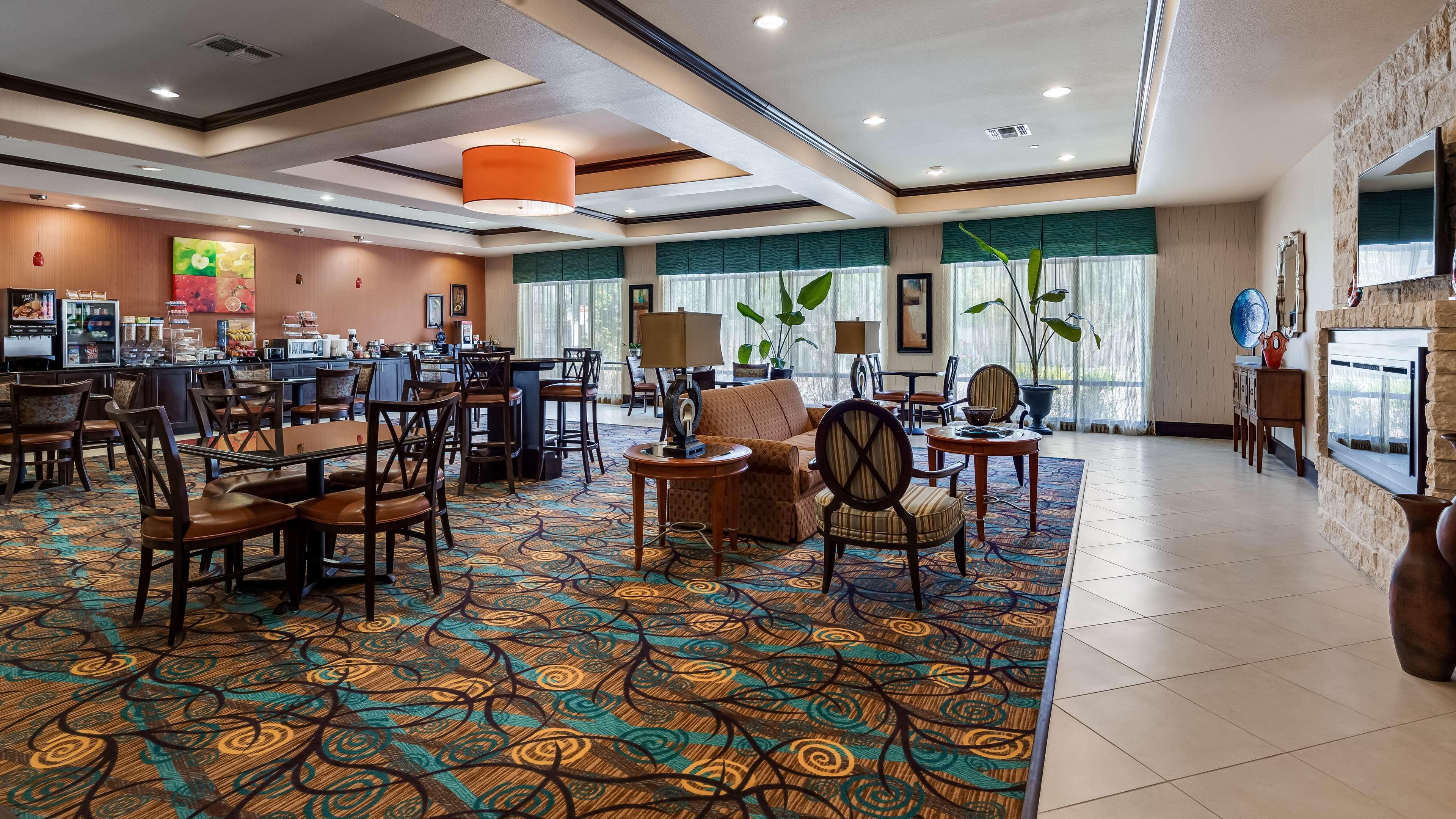 Best Western Plus Midland Suites Exterior photo