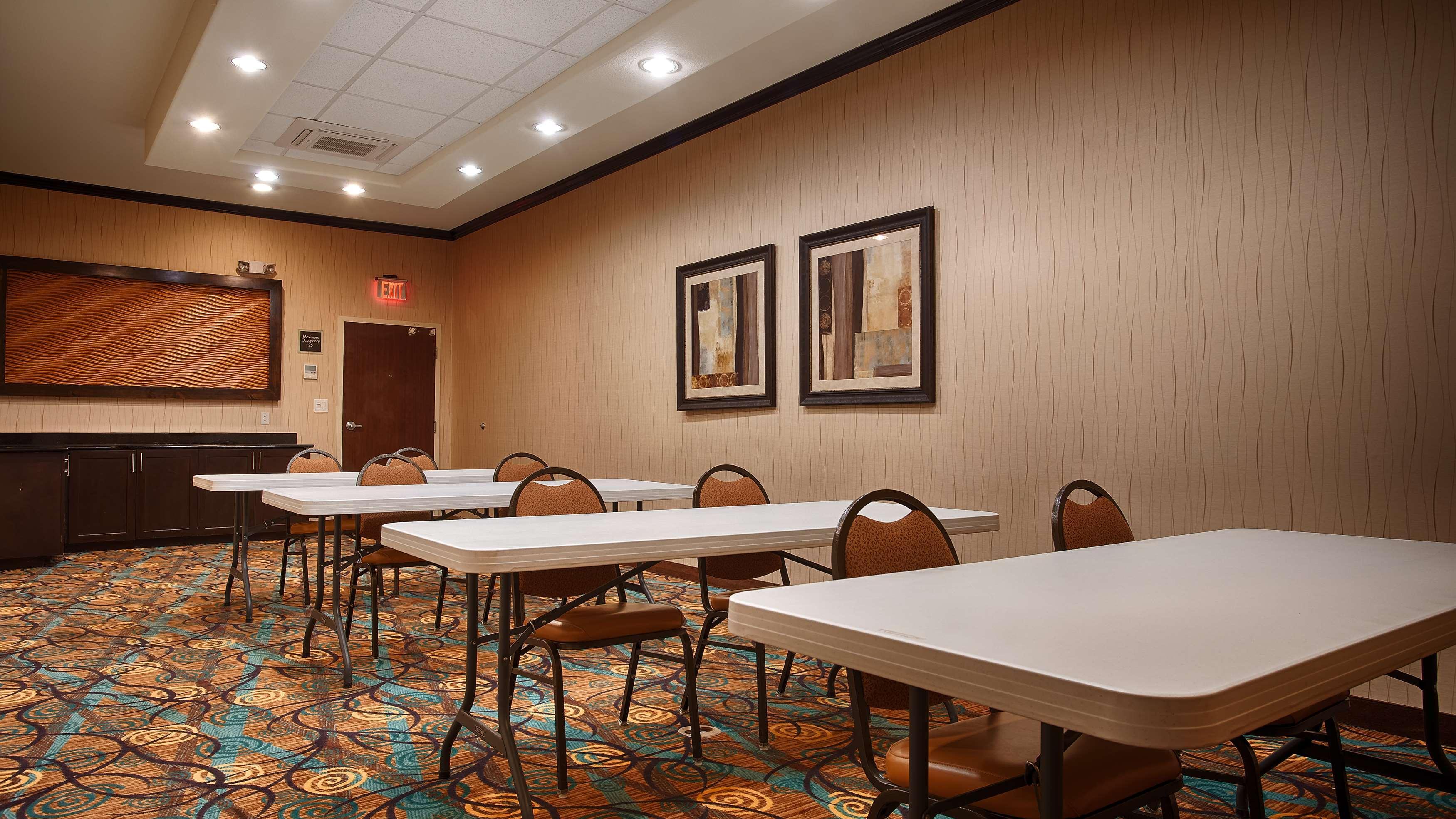 Best Western Plus Midland Suites Exterior photo