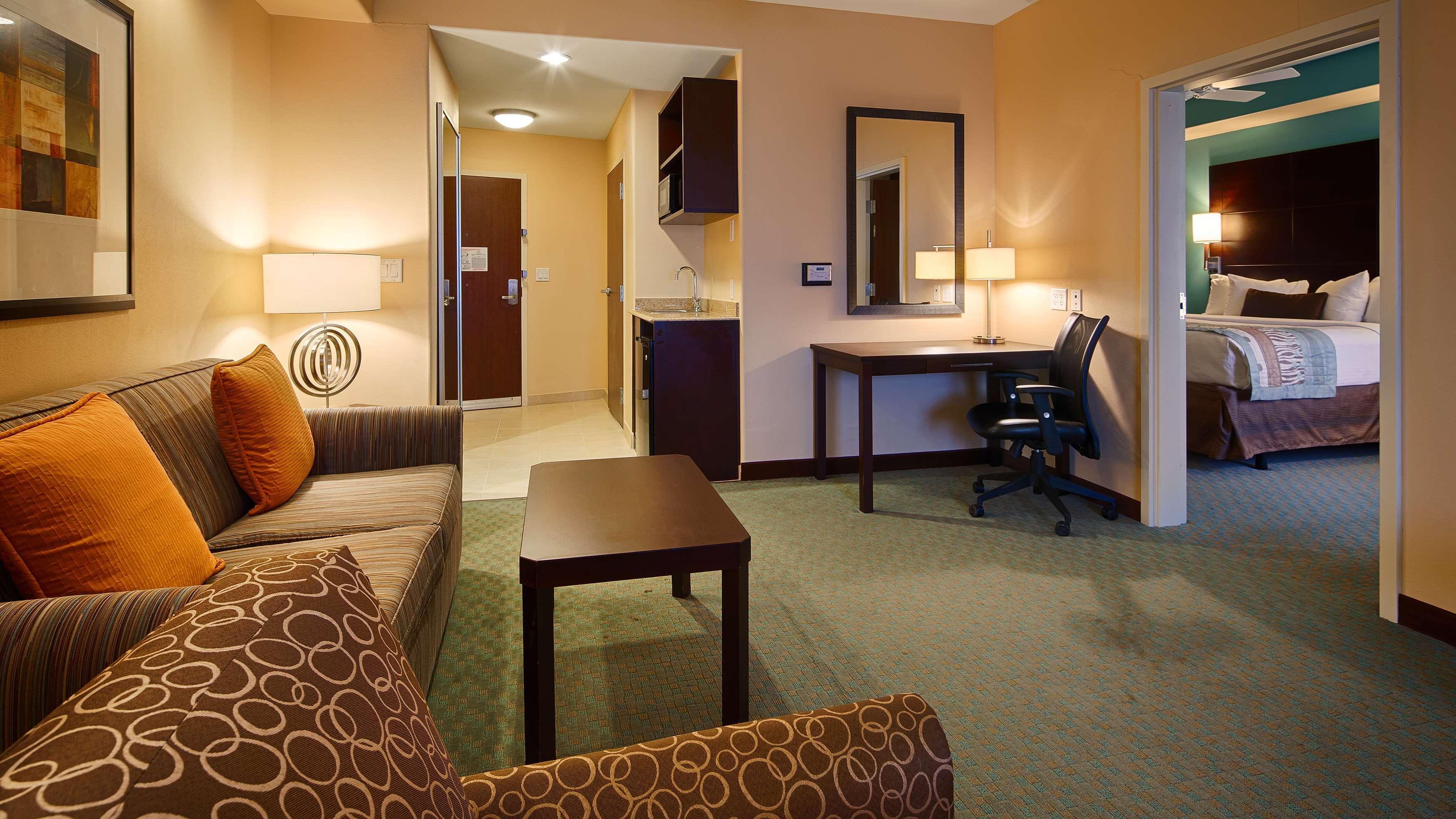 Best Western Plus Midland Suites Exterior photo